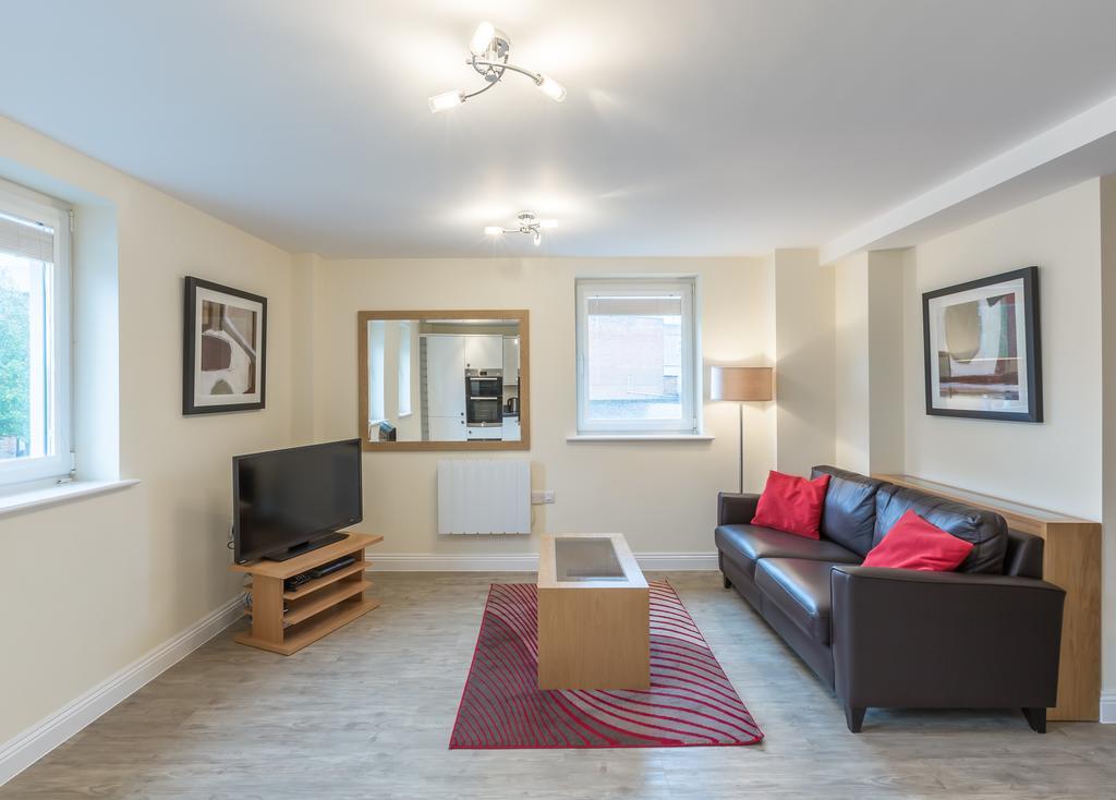 House Of Fisher - Central Point Basingstoke Room photo